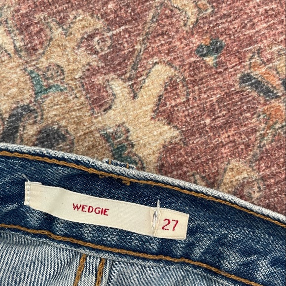 Levi’s Wedgie - Picture 3 of 3